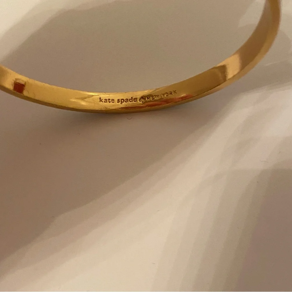 KATE SPADE BRACELET SKINNY BLACK ENAMEL GOLD PLATE BOW BANGLE SIGNED OS ONE SIZE - Picture 9 of 9